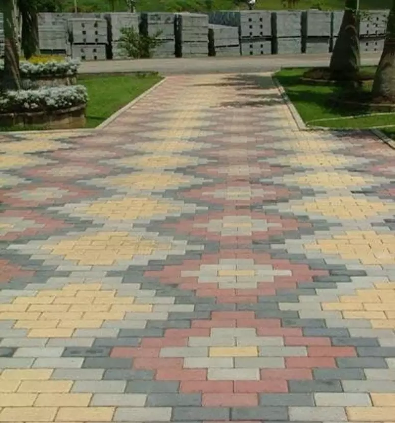 piso-intertravado-colorido-para-entrada